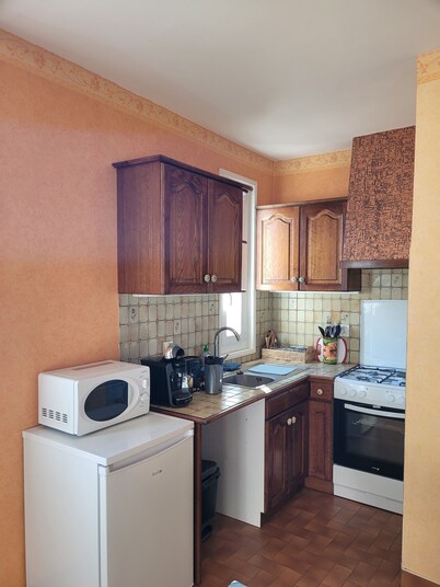 Petite Maison Dans Quartier Résidentiel à Proximité du Centre de Bas en Basset