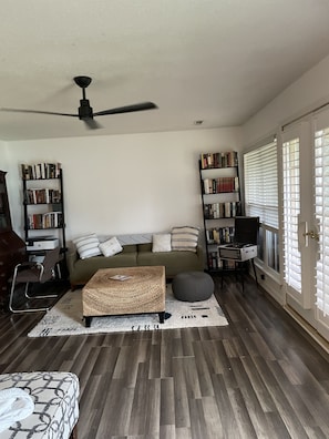 Living area - Cozy low country get away with water view, boaters and fishermans paradise (Charleston)