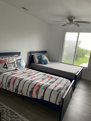5 bedrooms, WiFi, bed sheets - Cozy low country get away with water view, boaters and fishermans paradise (Charleston)