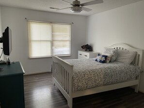 5 bedrooms, WiFi, bed sheets