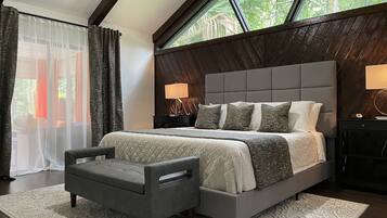 4 bedrooms, desk, iron/ironing board, WiFi