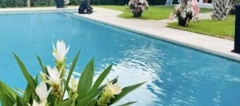 Private 4-Bedroom home with pool! The luxury neighborhood of Markham Woods.<br>