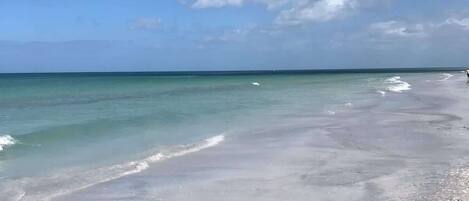 Una spiaggia nelle vicinanze