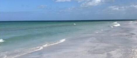 Beach nearby, sun loungers, beach towels