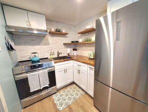 冰箱、微波炉、烤箱、炉灶