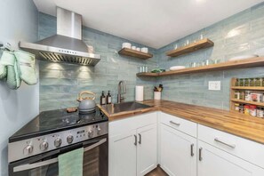 Fridge, microwave, oven, stovetop - New! Manatee Way! 90° Heated Pool! Steps to beach! (Indian Rocks Beach)