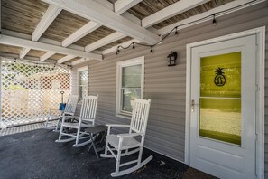 Terrace/patio - The Yellow Door is a 2 Bdrm 1 Bath Unit Sleeps 5 - Linens Included! (Carolina Beach)