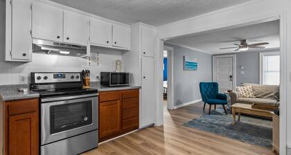 The Yellow Door is a 2 Bdrm 1 Bath Unit Sleeps 5 - Linens Included! New in 2024