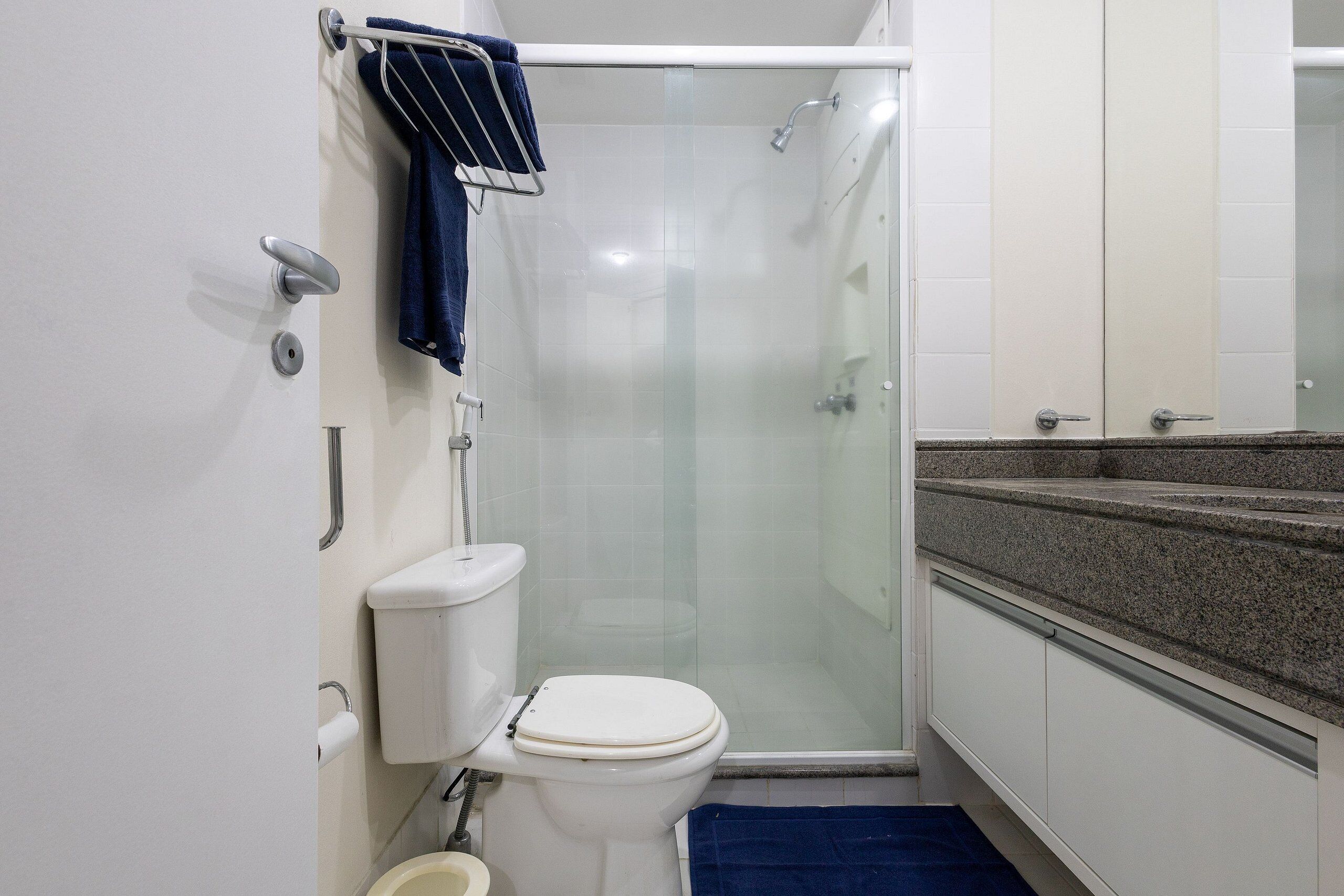 Dusche, Regendusche, Bidet, Handtücher