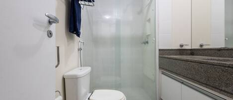 Dusche, Regendusche, Bidet, Handtücher