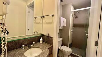 Superior Suite | Bathroom | Shower, rainfall showerhead, bidet, towels