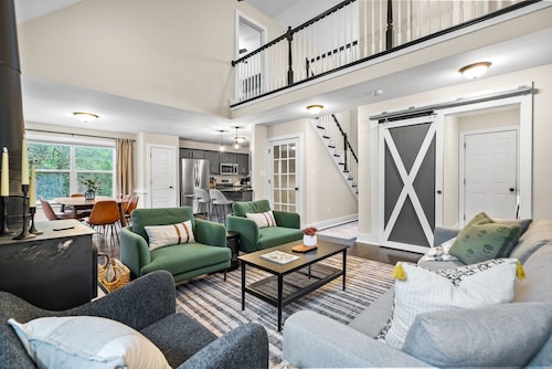 ✨Luxe Farmhouse✨Bourbon Trail✨ 4 king Beds ✨Hot Tub Games Trails sleeps 16