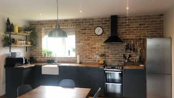 KĂŒhlschrank, Mikrowelle, Ofen, Herdplatte