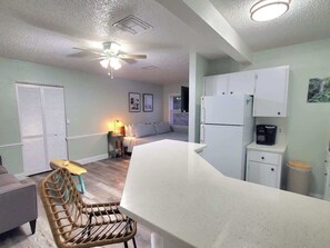 Interior - NEW! Ocean Breeze! 10 Steps 2 beach! Beach view! (Clearwater)