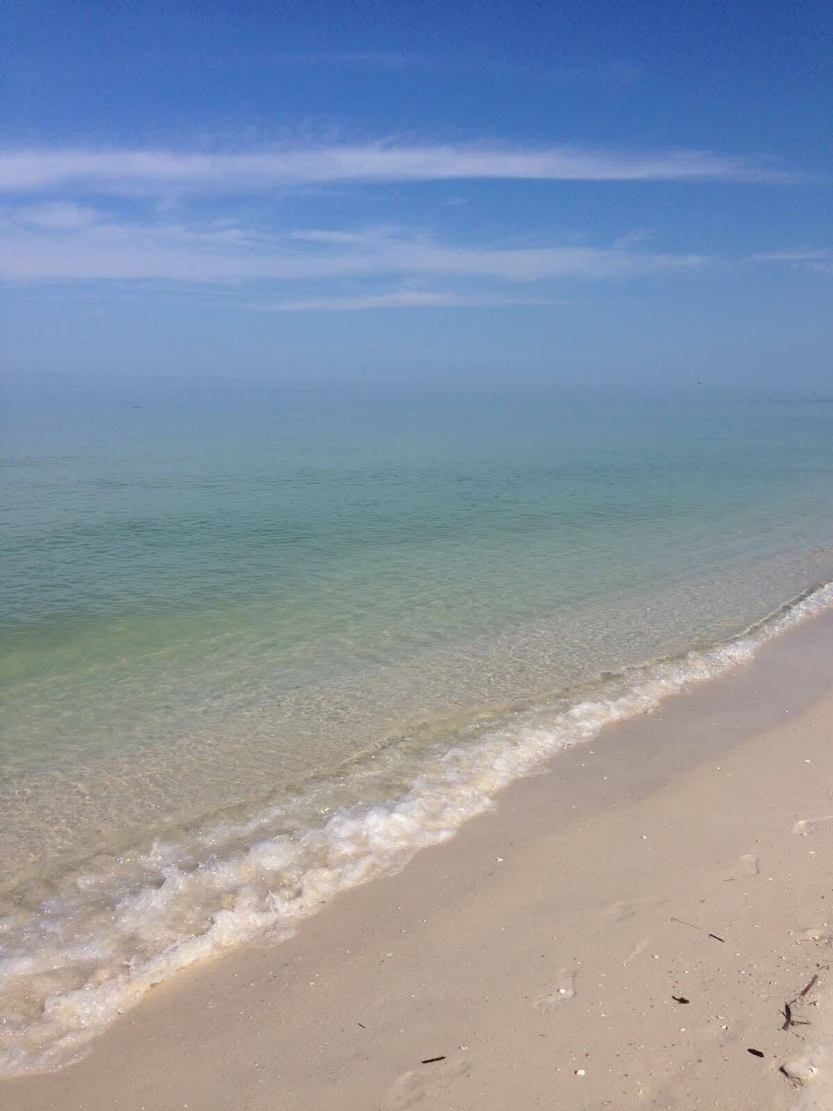 Tæt på stranden, liggestole, badehåndklæder