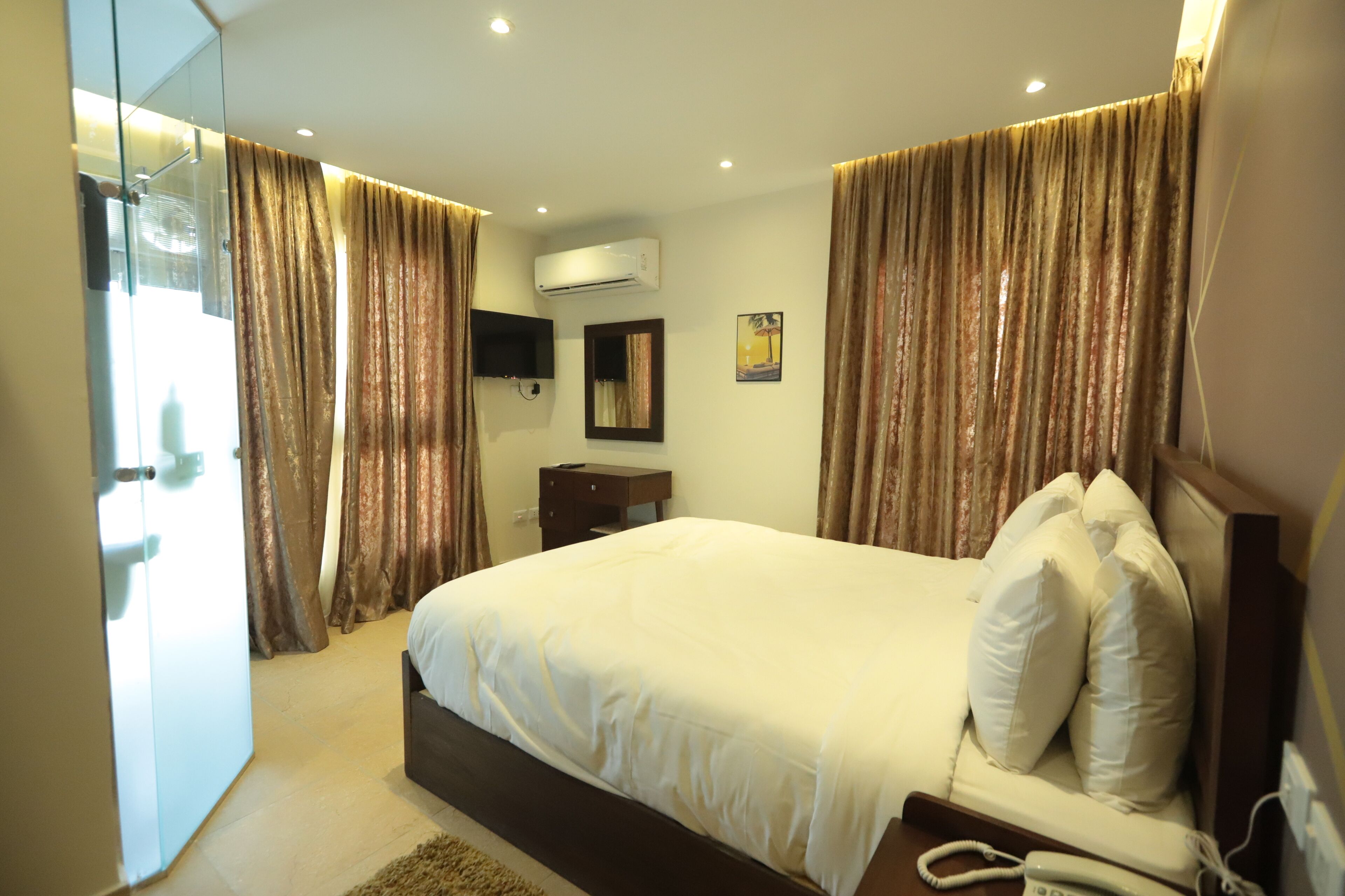 Deluxe Double Room, Balcony | Egyptian cotton sheets, premium bedding, minibar, in-room safe