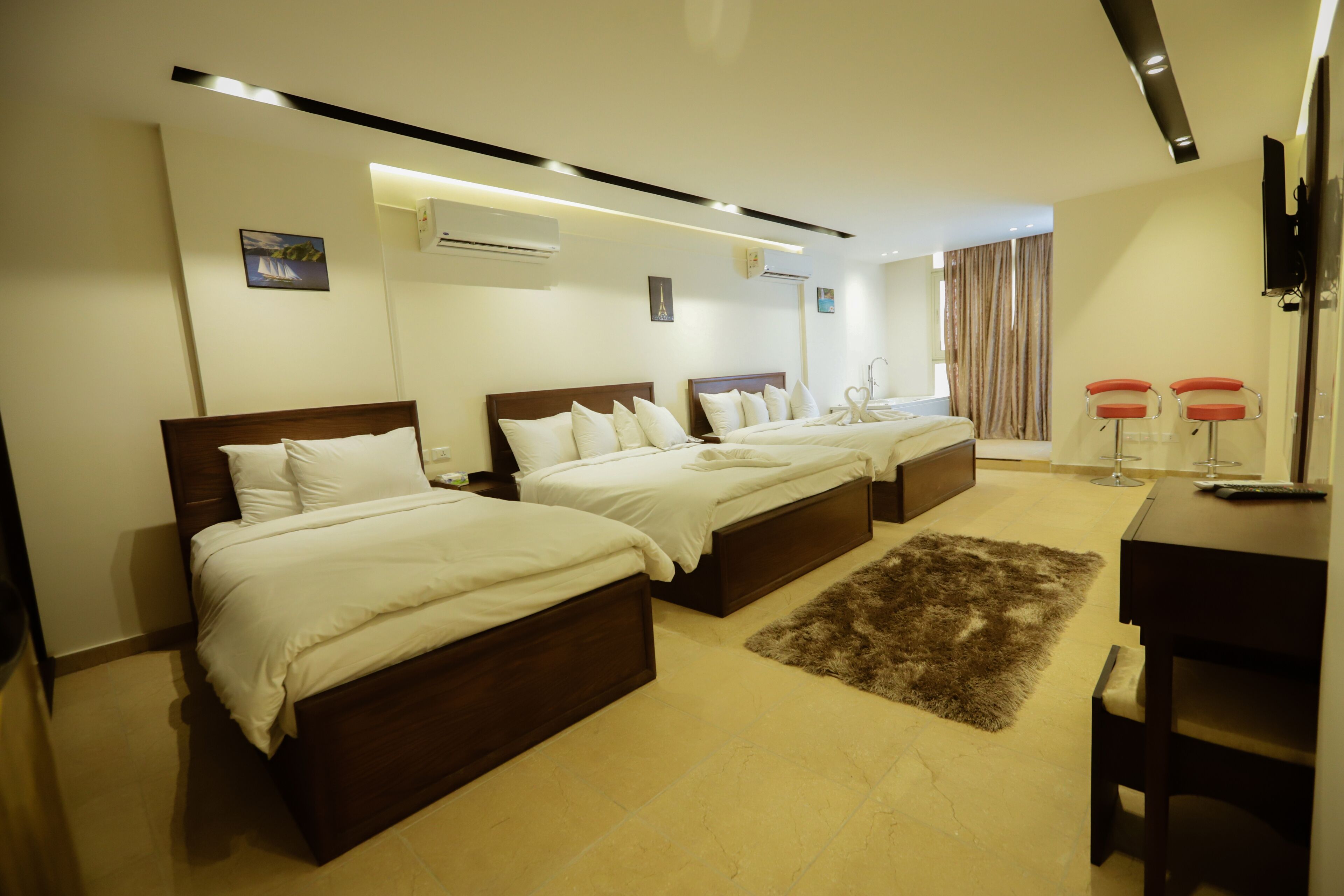 Family Room, Hot Tub, Desert View | Egyptian cotton sheets, premium bedding, minibar, in-room safe