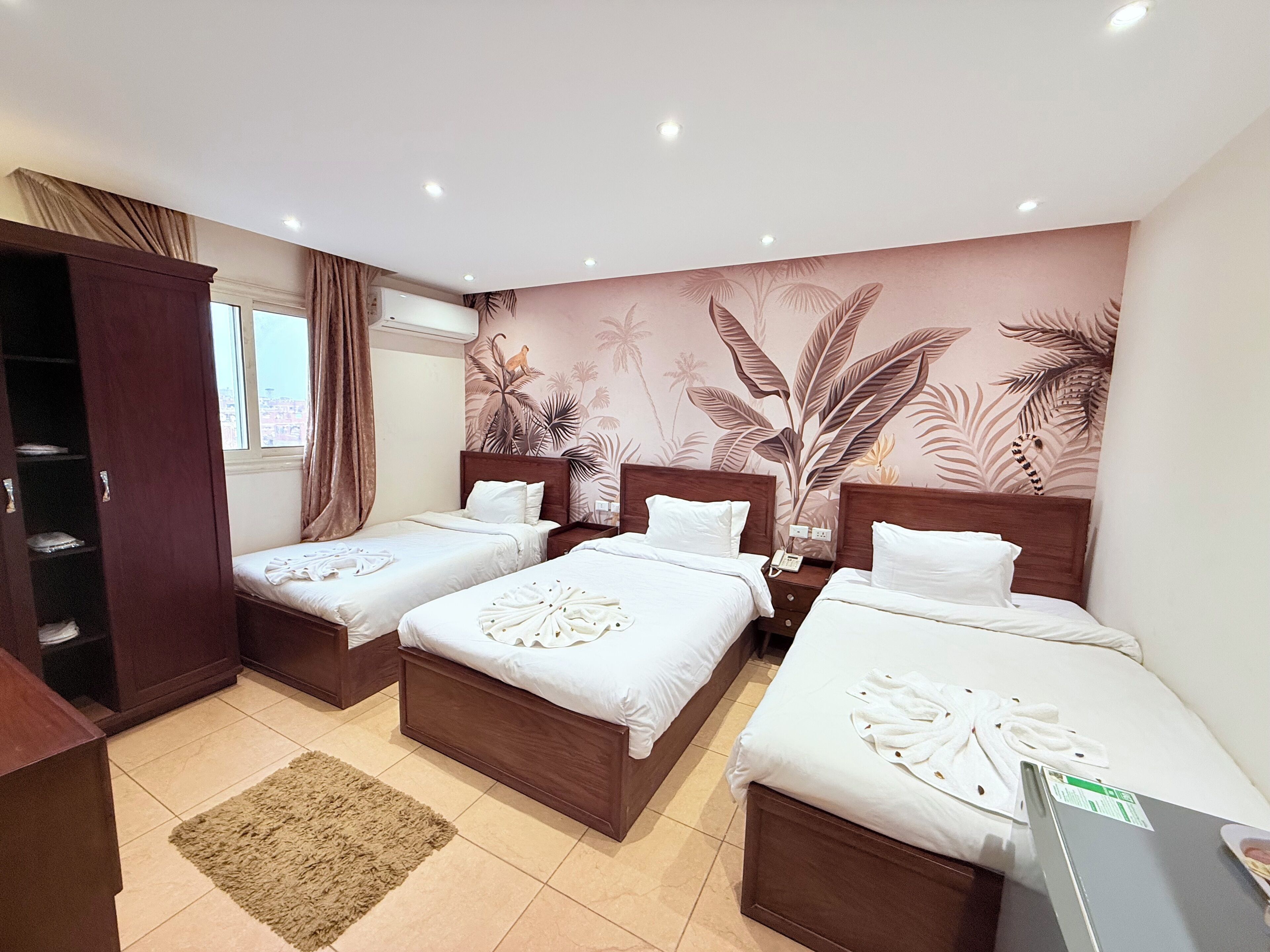 Sábanas de algodón egipcio, ropa de cama de alta calidad y minibar 