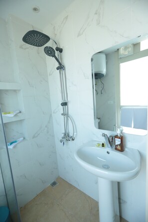 Family Room, Hot Tub, Desert View | Bathroom | Shower, rainfall showerhead, free toiletries, hair dryer