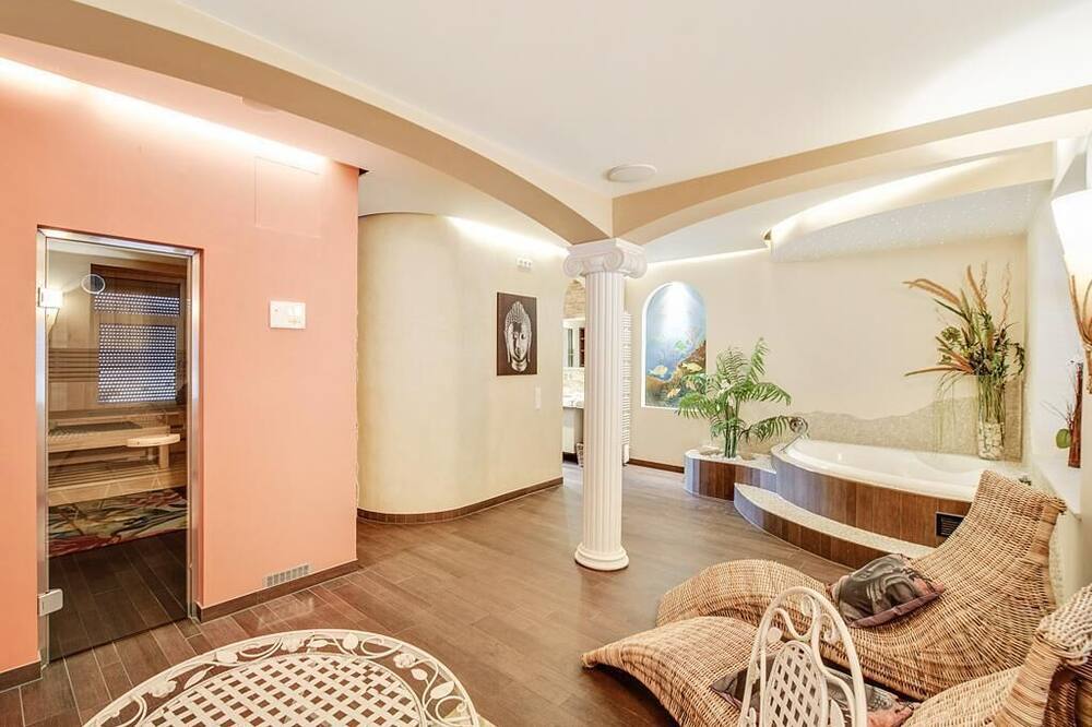 Terrace apartment with wellness area