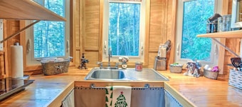 Tiny House - Private Mountainside Retreat - Pet Friendly