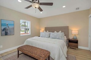 3 bedrooms, desk, iron/ironing board, travel crib