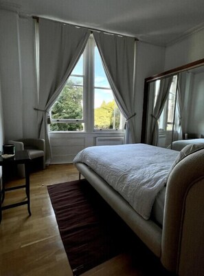 1 bedroom, WiFi - Bright park views in trendy Hoxton<br> (Greater London)