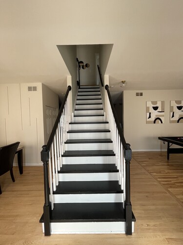 Chicagoland getaway with vintage game room 