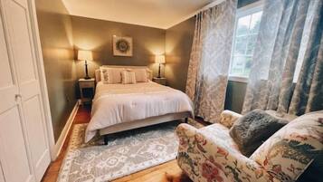 4 bedrooms, iron/ironing board, free WiFi, bed sheets