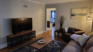 Smart TV - Whole House in Bay View + Fenced-in Yard + Parking (Milwaukee)