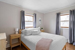 2 bedrooms, desk, iron/ironing board, free WiFi