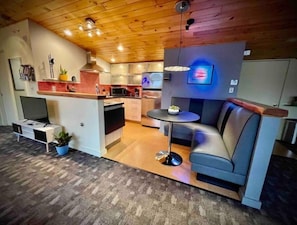 Interior - The Lookout (Galeton)