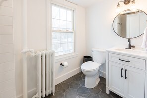 Shower, hair dryer, towels, soap - Renovated Row Home in the heart of Downtown Annapolis.Two blocks to everything (Annapolis)