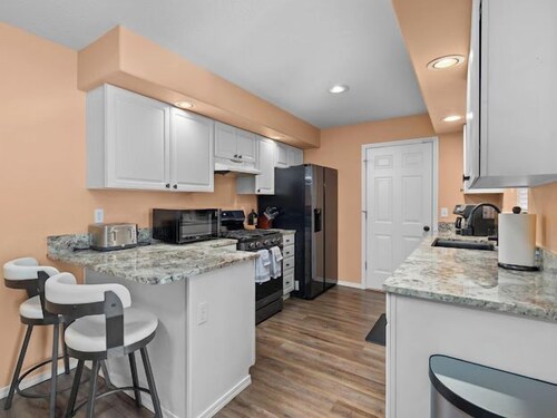 Solar Half-Plex with Chic Style in Country Glen