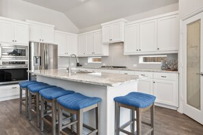 Private kitchen - Home away from home! (Lantana)