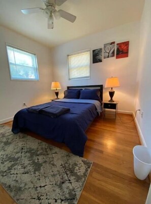 5 bedrooms, iron/ironing board, free WiFi, bed sheets - 7mins to Lincoln Memorial, 5bd House, Parking,WiFi (Arlington)