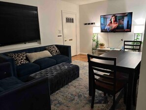 TV - 7mins to Lincoln Memorial, 5bd House, Parking,WiFi (Arlington)
