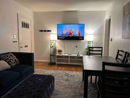 7mins to Lincoln Memorial, 5bd House, Parking,WiFi