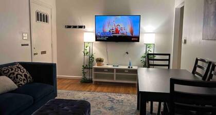 7mins to Lincoln Memorial, 5bd House, Parking,WiFi