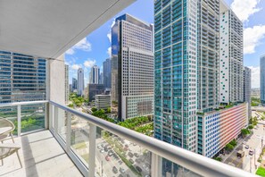 Balcony - Luxurious apt At Icon W Lux Brickell (Miami)