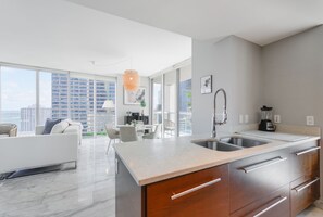 Private kitchen - Luxurious apt At Icon W Lux Brickell (Miami)