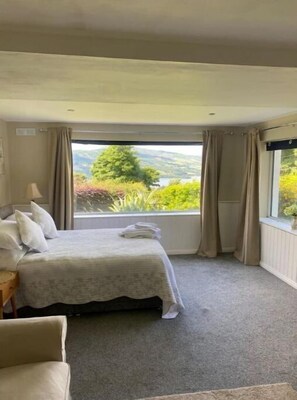 1 bedroom, travel crib, WiFi