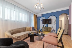 3 habitaciones, escritorio y acceso a internet 