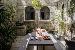 Villa | 8 bedrooms, Internet