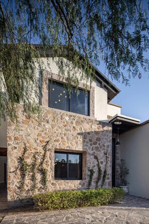 House, Accessible | 5 bedrooms, Internet - Private Heated Pool Mountain View Escondida 5BR (San Miguel de Allende)