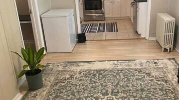 KĂŒhlschrank, Mikrowelle, Ofen, Herdplatte