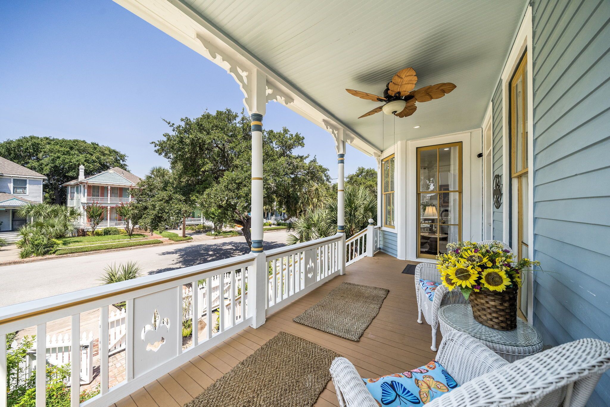 Luxury Historic Home/ King beds/ Private Gym/ Hot tub/ Fire pit/ Close to Beach