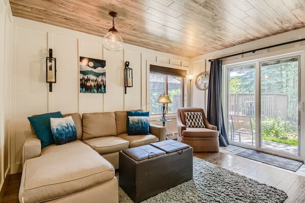 Living area - LOCATION -Full Kitchen, Ski In, Blocks From Main Street, Private Patio, Pet Free (Breckenridge)