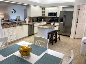 Private kitchen - Villa Tranquility on a Lake! (Bradenton)
