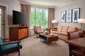 Smart-TV, Videospiele, DVD-Player, Tischfußball